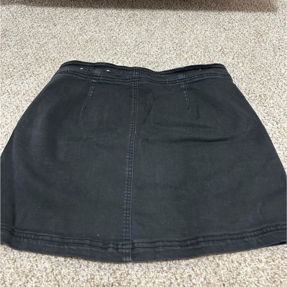 American Eagle Mini Skirt - Size 8 - Picture 4 of 6
